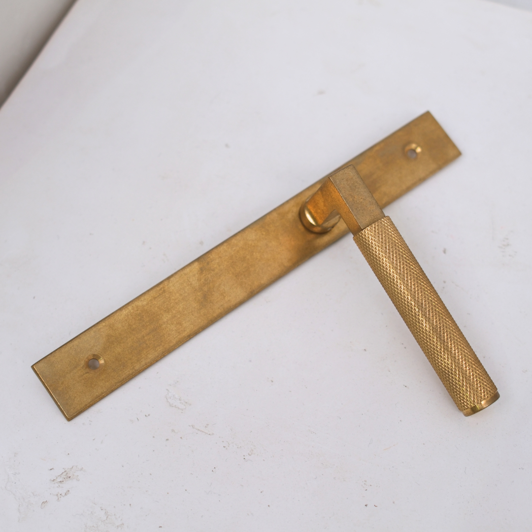 Signature Passage Lever Handle - Knurled