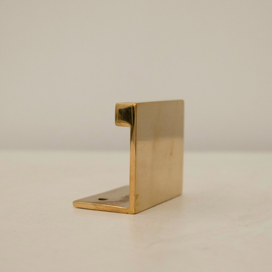 Signature Cube Lip Pull
